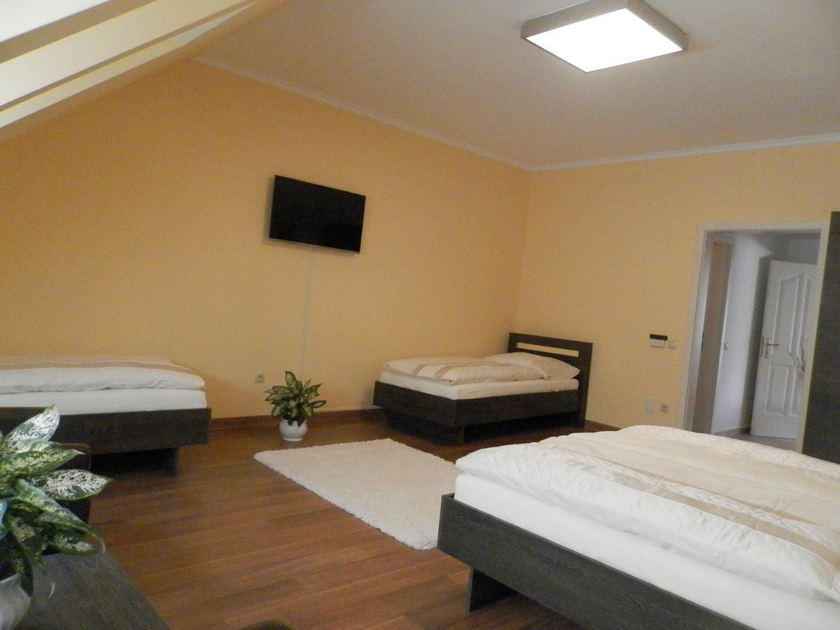 Nagyret Panzio Eger Bed and Breakfast Exteriör bild